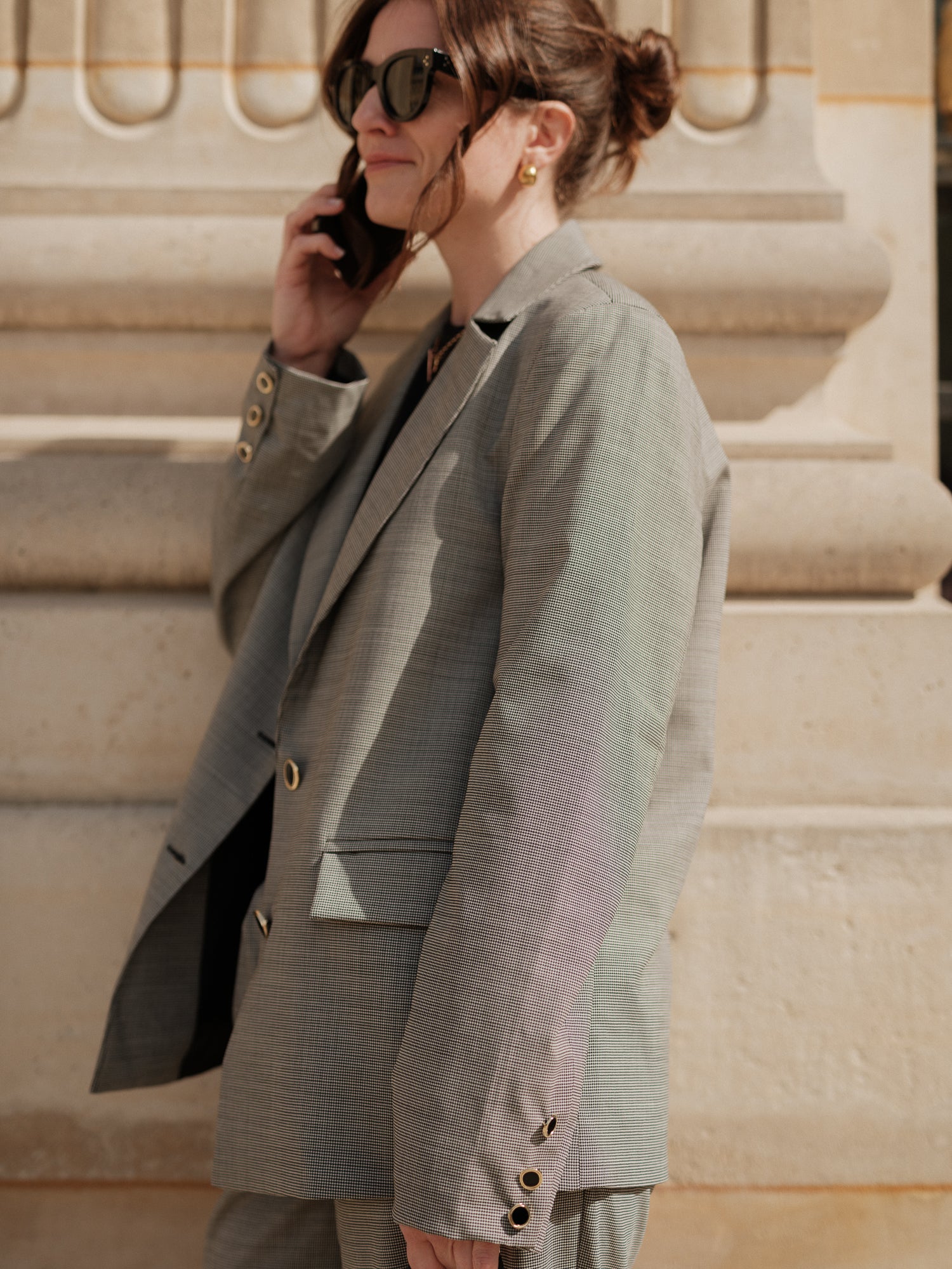 blazer femme, blazer oversize, veste élégante, tailoring, costume femme, veste costume, powersuit, silhouette audacieuse, pièce intemporelle, blazer urbain haut de gamme, blazer pied-de-poule, pied de poule, ANTIGONE, ANTIGONE Paris, marque de prêt-à-porter premium femme, tailleur femme élégant, ensemble coordonné chic, power suit féminin, ANTIGONE Paris, ANTIGONE, matching set