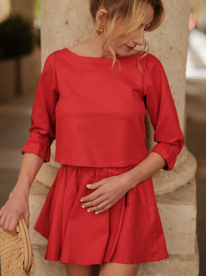 blouse femme structurée, top élégant, détail couture, féminité affirmée, fluidité raffinée, blouse rouge femme haut de gamme ANTIGONE, ANTIGONE Paris, marque de prêt-à-porter premium femme, tailleur femme élégant, ensemble coordonné chic, power suit féminin, ANTIGONE Paris, ANTIGONE, matching set