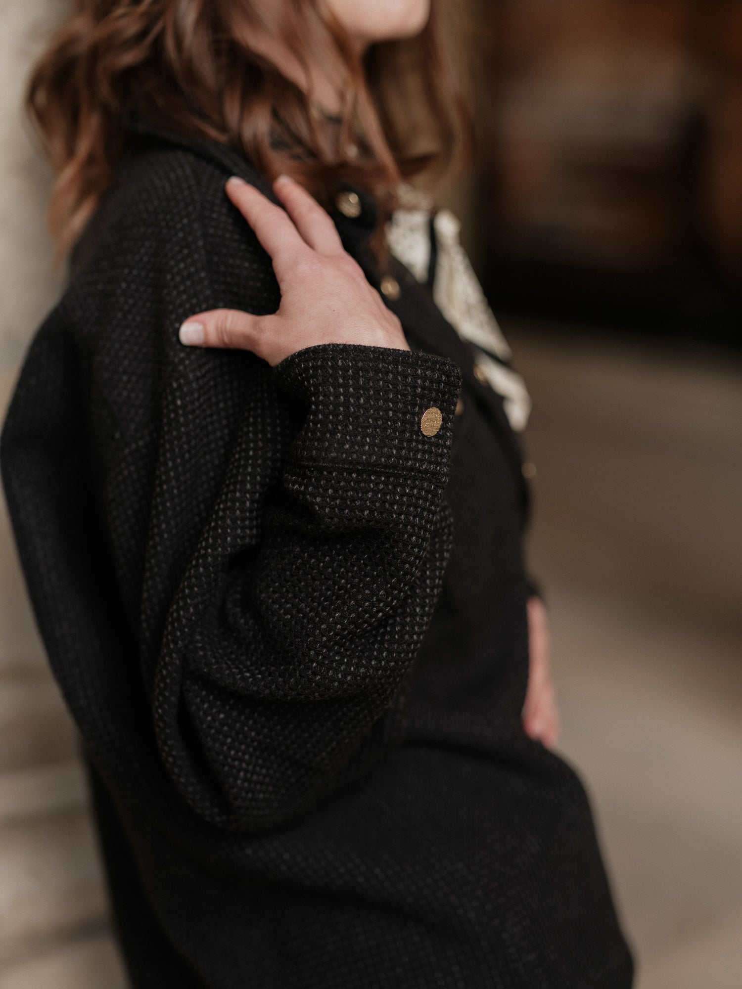 surchemise femme oversize, look urbain affirmé, pièce forte layering, coupe androgyne élégante, veste chemise moderne, style audacieux et fluide